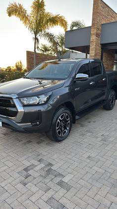 TOYOTA HILUX 2.8 D-4D TURBO DIESEL CD SRV 4X4 AUTOMÁTICO